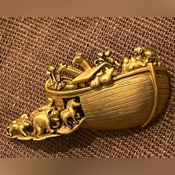 New old stock vintage Noah’s Ark signed AJC brooch pin - Picture 1 of 7